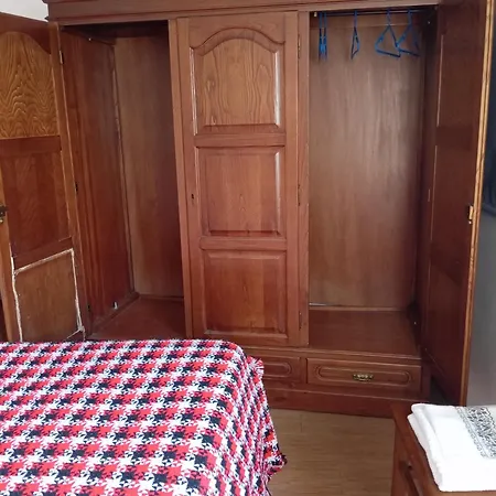 Hospedagem T2 Covilha Проживание в семье *