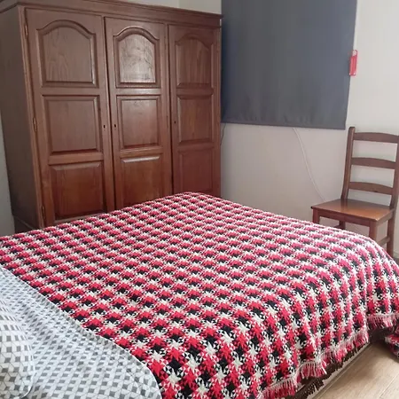 Hospedagem T2 Covilha Проживание в семье Ковильян